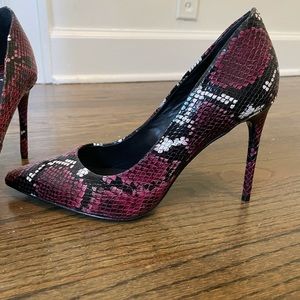 Alice & Olivia Bordeaux Faux Snakeskin Pump